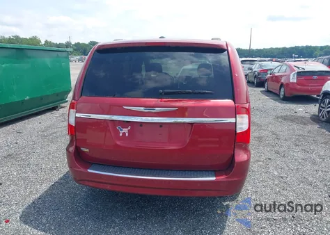 2016 Chrysler Town & Country Touring z USA, uszkodzony, nr VIN 2C4RC1BG9GR206528